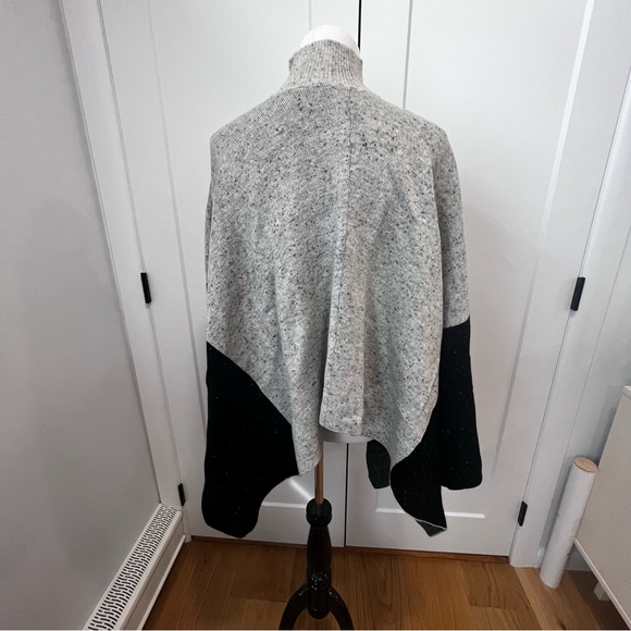 NWT Ann Taylor Black and Gray Poncho - Picture 3 of 5